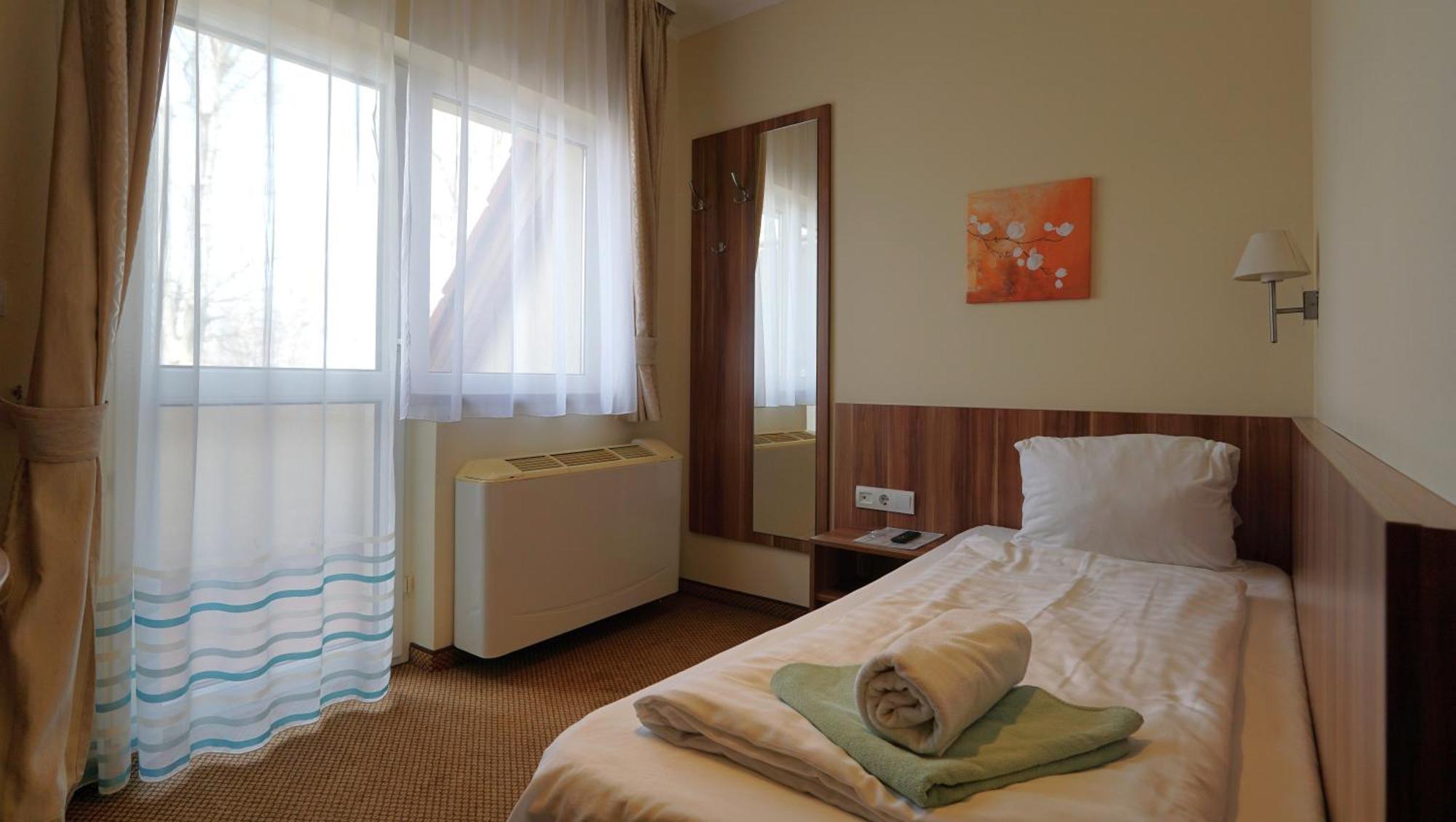 Balaton Colors Beach Hotel Siófok Rum bild